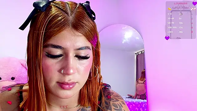 Snapshot of SoofiKiss chatting on November 6, 2025, 10:14 pm SoofiKiss online show from November 6, 2025, 10:14 pm