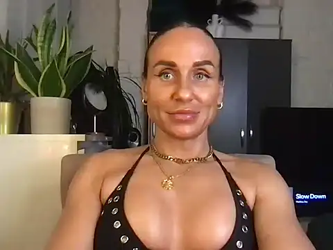 Snapshot of GluteQueenE chatting on January 15, 2026, 9:07 pm GluteQueenE online show from January 15, 2026, 9:07 pm