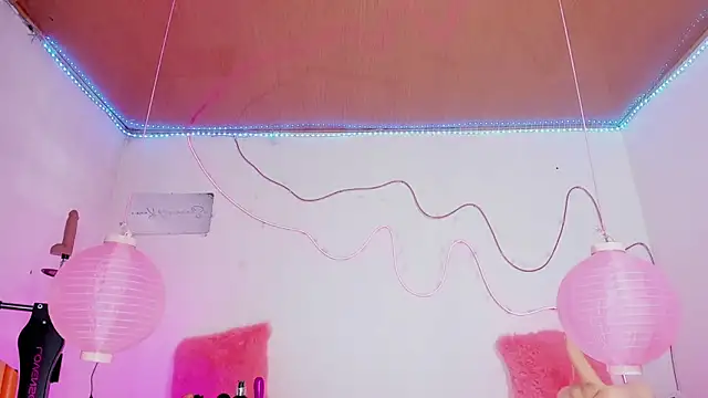 shannon kinne  online show from December 16, 2025, 1:37 pm