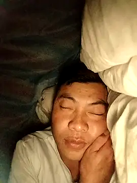 Snapshot of -CHOI-83 chatting on October 18, 2025, 9:39 pm -CHOI-83 online show from October 18, 2025, 9:39 pm