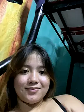 ChloeMcAdam online show from October 17, 2025, 8:39 am
