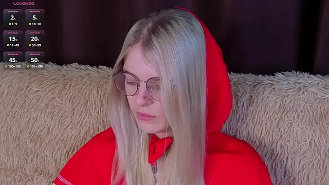 MonicaShiny online show from November 21, 2025, 5:45 pm