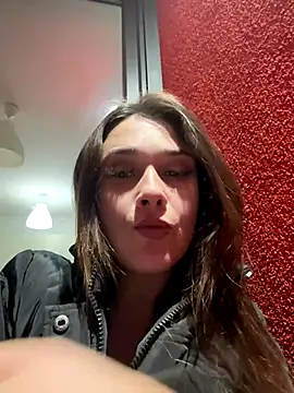 Snapshot of MayaVonDe chatting on November 18, 2025, 3:48 pm MayaVonDe online show from November 18, 2025, 3:48 pm