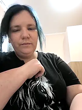  alexandra ray  online show from April 19, 2026, 12:28 pm