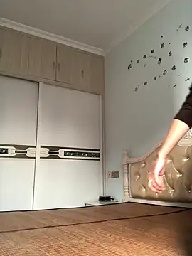 Snapshot of Mile-m chatting on October 13, 2025, 9:22 am Mile-m online show from October 13, 2025, 9:22 am