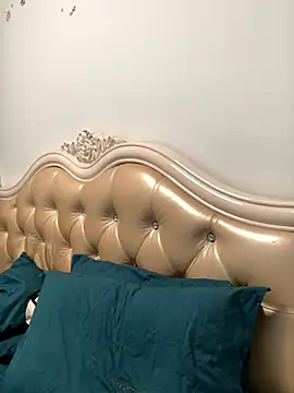 Snapshot of Mile-m chatting on November 2, 2025, 2:27 am Mile-m online show from November 2, 2025, 2:27 am