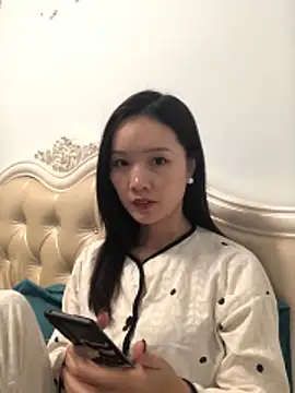 Snapshot of Mile-m chatting on November 15, 2025, 1:59 pm Mile-m online show from November 15, 2025, 1:59 pm