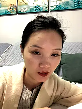 Snapshot of Mile-m chatting on November 24, 2025, 1:22 pm Mile-m online show from November 24, 2025, 1:22 pm