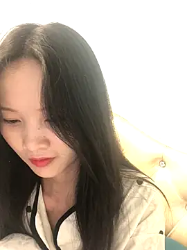 Snapshot of Mile-m chatting on November 1, 2025, 4:41 am Mile-m online show from November 1, 2025, 4:41 am