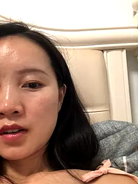 Snapshot of Mile-m chatting on October 12, 2025, 3:57 pm Mile-m online show from October 12, 2025, 3:57 pm