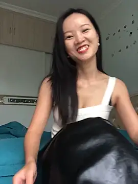 Snapshot of Mile-m chatting on October 17, 2025, 2:15 am Mile-m online show from October 17, 2025, 2:15 am