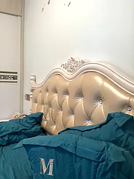 Snapshot of Mile-m chatting on November 16, 2025, 8:41 am Mile-m online show from November 16, 2025, 8:41 am