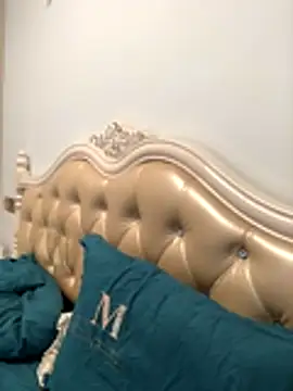 Snapshot of Mile-m chatting on November 3, 2025, 2:06 am Mile-m online show from November 3, 2025, 2:06 am