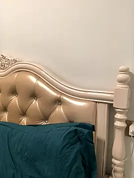 Snapshot of Mile-m chatting on November 26, 2025, 2:17 pm Mile-m online show from November 26, 2025, 2:17 pm