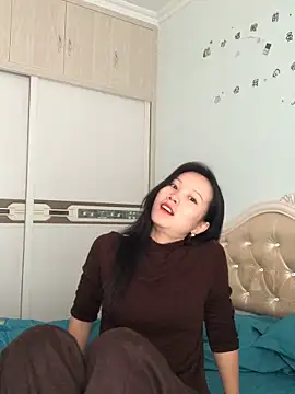 Snapshot of Mile-m chatting on October 19, 2025, 6:27 am Mile-m online show from October 19, 2025, 6:27 am