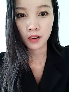 Snapshot of Mile-m chatting on October 4, 2025, 5:42 am Mile-m online show from October 4, 2025, 5:42 am