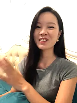 Snapshot of Mile-m chatting on October 22, 2025, 2:11 am Mile-m online show from October 22, 2025, 2:11 am