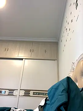 Snapshot of Mile-m chatting on October 25, 2025, 3:28 am Mile-m online show from October 25, 2025, 3:28 am