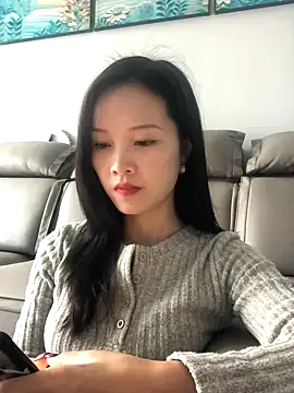 Snapshot of Mile-m chatting on November 10, 2025, 7:02 am Mile-m online show from November 10, 2025, 7:02 am