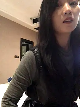 Snapshot of Mile-m chatting on November 4, 2025, 10:19 am Mile-m online show from November 4, 2025, 10:19 am