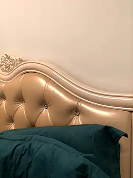 Snapshot of Mile-m chatting on November 22, 2025, 12:54 am Mile-m online show from November 22, 2025, 12:54 am