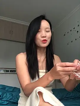 Snapshot of Mile-m chatting on October 30, 2025, 3:27 am Mile-m online show from October 30, 2025, 3:27 am