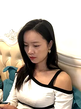 Snapshot of Mile-m chatting on November 8, 2025, 2:26 am Mile-m online show from November 8, 2025, 2:26 am