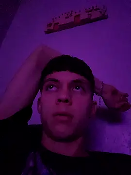 Gabrielr214090 online show from April 22, 2026, 6:53 am