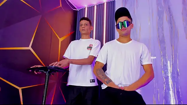 Play boys Hot2 online show from November 20, 2025, 5:08 am