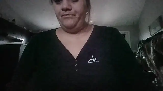 october1992xx online show from November 22, 2025, 4:06 pm