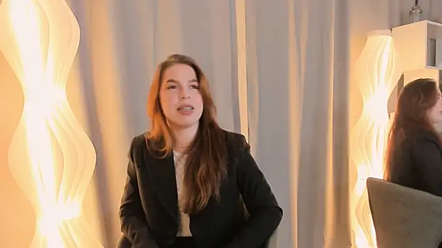 Snapshot of ToniaRoehr chatting on October 4, 2025, 7:54 am ToniaRoehr online show from October 4, 2025, 7:54 am