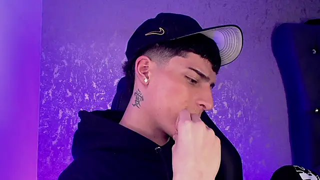 MateoMitchell online show from November 21, 2025, 9:58 pm