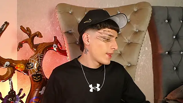 MateoMitchell online show from October 31, 2025, 5:26 am