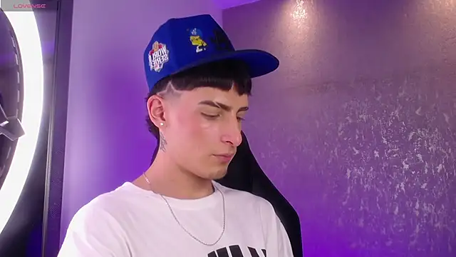 MateoMitchell online show from April 20, 2026, 10:33 pm