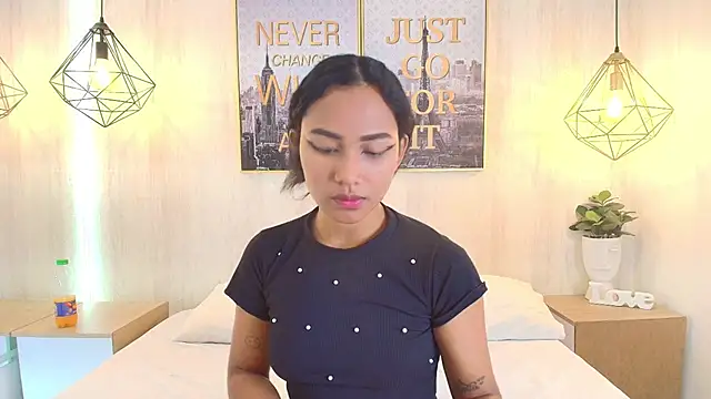 Juliie coper online show from October 17, 2025, 12:40 pm