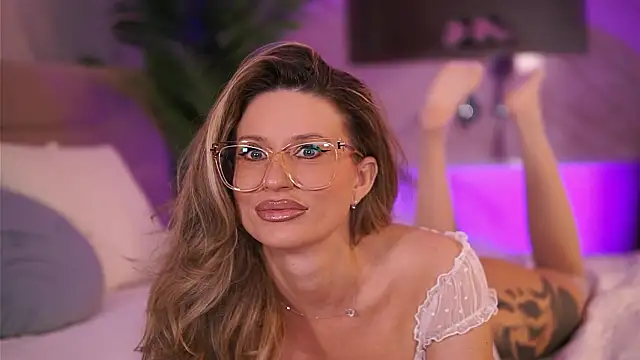 AvaMaddisson online show from February 26, 2026, 4:23 am