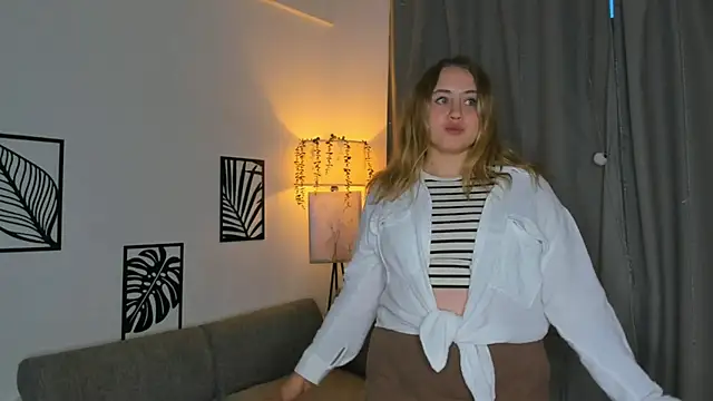 Snapshot of SweetRush chatting on October 6, 2025, 2:07 pm SweetRush online show from October 6, 2025, 2:07 pm