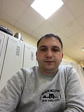 Snapshot of Mahrovmaxim chatting on December 15, 2025, 5:19 pm Mahrovmaxim online show from December 15, 2025, 5:19 pm