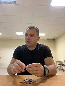 Snapshot of Mahrovmaxim chatting on October 18, 2025, 5:31 am Mahrovmaxim online show from October 18, 2025, 5:31 am