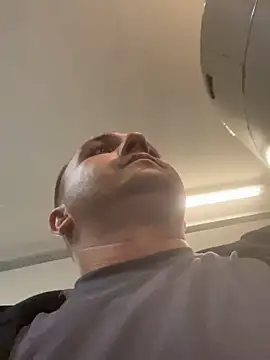 Snapshot of Mahrovmaxim chatting on October 6, 2025, 6:52 pm Mahrovmaxim online show from October 6, 2025, 6:52 pm