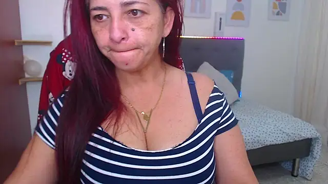 Snapshot of rosse_m chatting on December 15, 2025, 2:12 pm rosse m online show from December 15, 2025, 2:12 pm