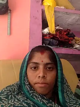 Snapshot of CWEETY-12 chatting on October 8, 2025, 9:44 am CWEETY-12 online show from October 8, 2025, 9:44 am