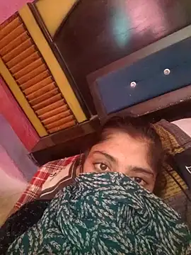 Snapshot of CWEETY-12 chatting on October 10, 2025, 7:53 am CWEETY-12 online show from October 10, 2025, 7:53 am