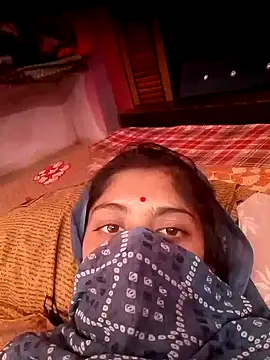 Snapshot of CWEETY-12 chatting on October 19, 2025, 7:55 am CWEETY-12 online show from October 19, 2025, 7:55 am