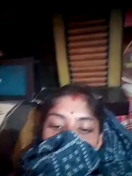 Snapshot of CWEETY-12 chatting on October 21, 2025, 1:43 pm CWEETY-12 online show from October 21, 2025, 1:43 pm