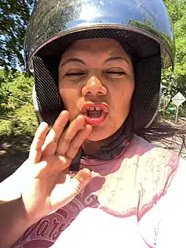 Snapshot of lady_and_charly chatting on November 13, 2025, 4:44 pm lady and charly online show from November 13, 2025, 4:44 pm