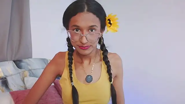 Snapshot of luna_valen chatting on October 23, 2025, 1:10 pm luna valen online show from October 23, 2025, 1:10 pm