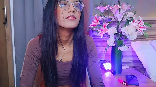 Snapshot of luna_valen chatting on May 30, 2026, 3:46 am luna valen online show from May 30, 2026, 3:46 am