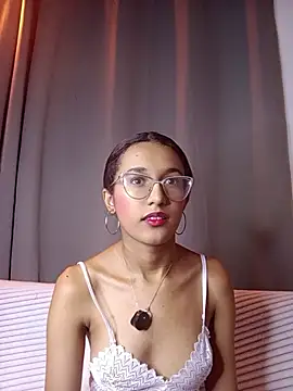 luna valen online show from July 21, 2026, 9:27 pm