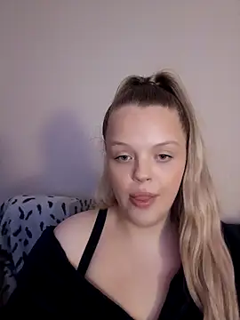 AuroraMaexox online show from October 4, 2025, 9:49 pm